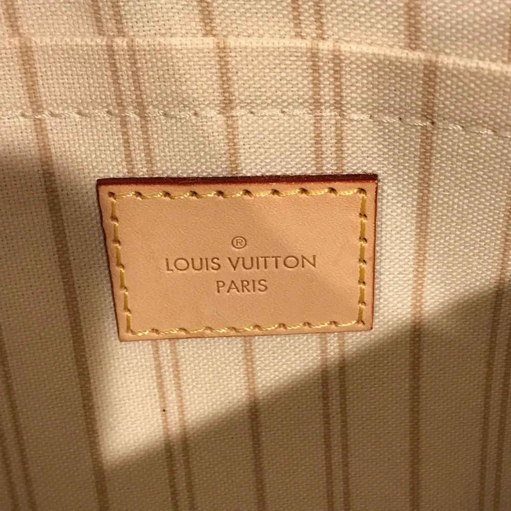Louis Vuitton Neverfull GM POUCH - Picture 7 of 8